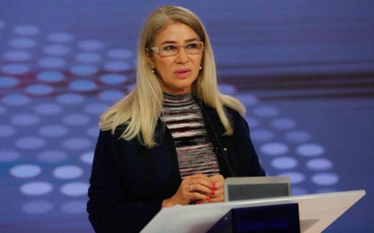 77bebced5bb2467e9e4b381a24d32035