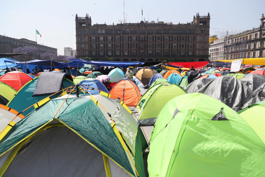 Maestros inician un paro de 72 horas en México para exigir mejoras laborales