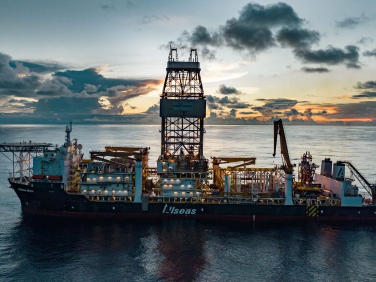 01d8448fca20492b8f184303876e30b8