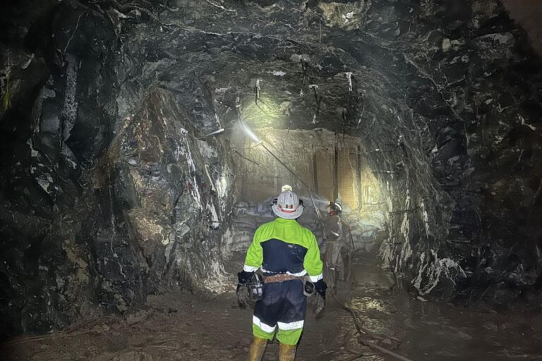 73b6535fbf124e3ebe5e56b13af1ae51