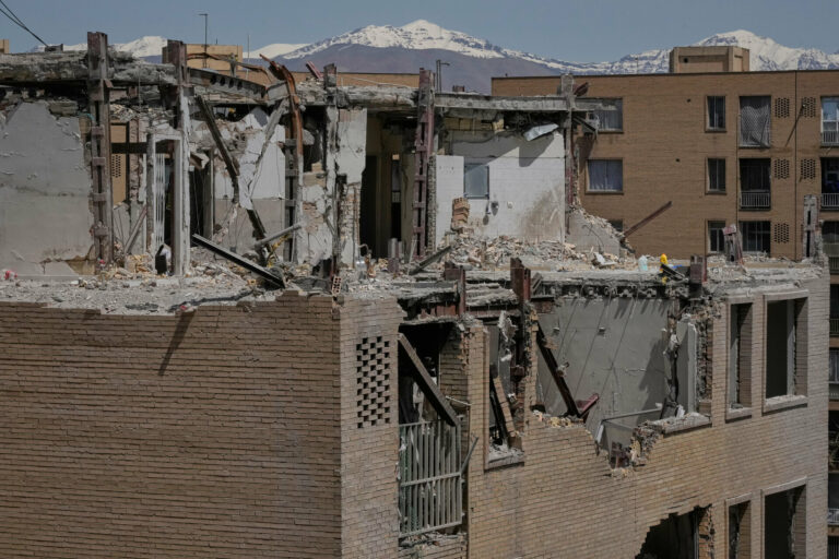 8079962be2dc4ad990cd2be7136b902e