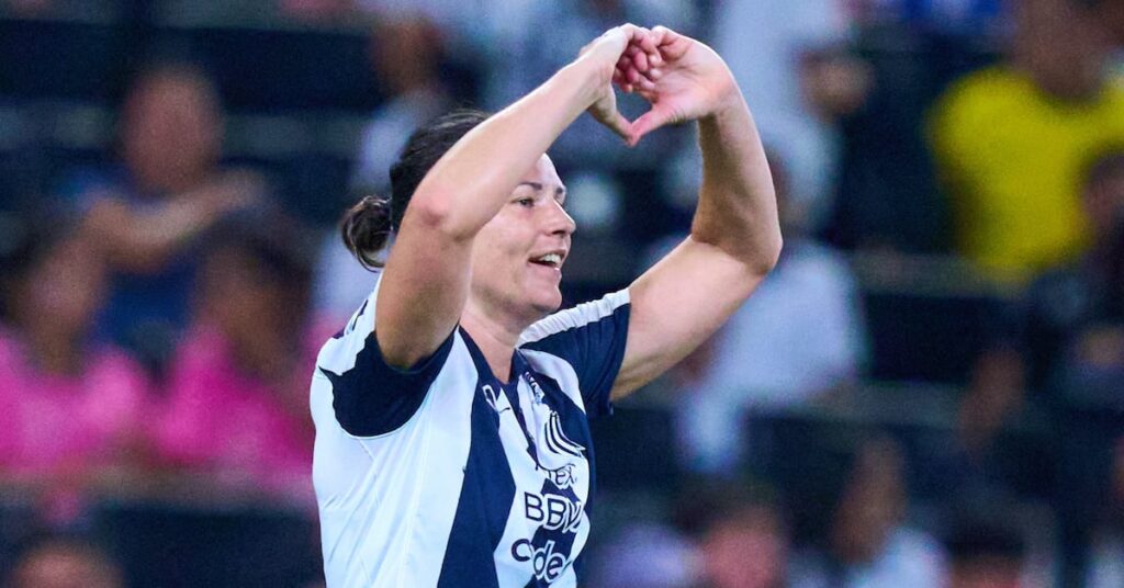 c3253b622bac4ebd899abad8e2c26d16