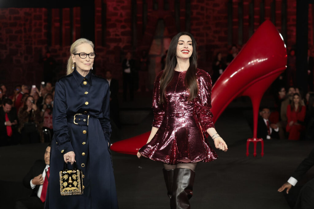 Streep y Hathaway brillan en pasarela por estreno de ' The Devil Wears Prada 2 ' en México