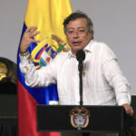 Petro tacha de "monstruosidad" aumento de aranceles de Ecuador a Colombia del 50 al 100 %