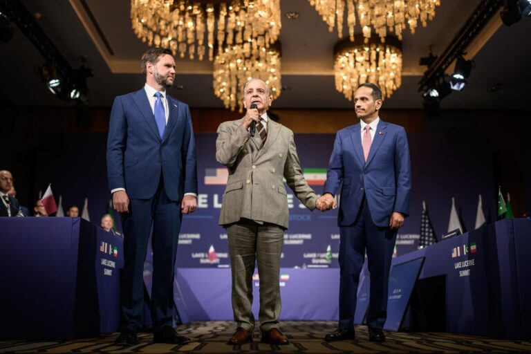 El vicepresidente de EE.UU. llega a Suiza para iniciar las negociaciones de paz con Irán